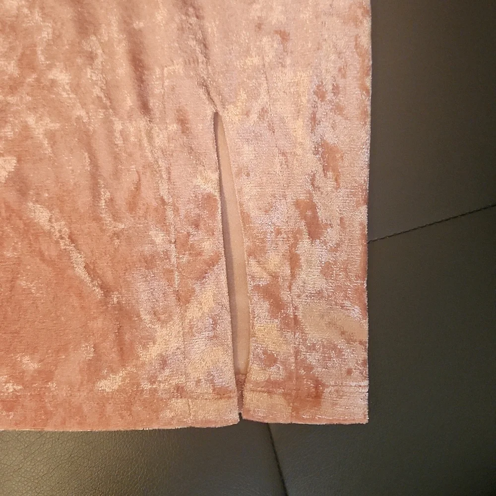 Pink NWT Forever 21 Junior's Medium Dress With Short Split at the bottom - Picture 4 of 4